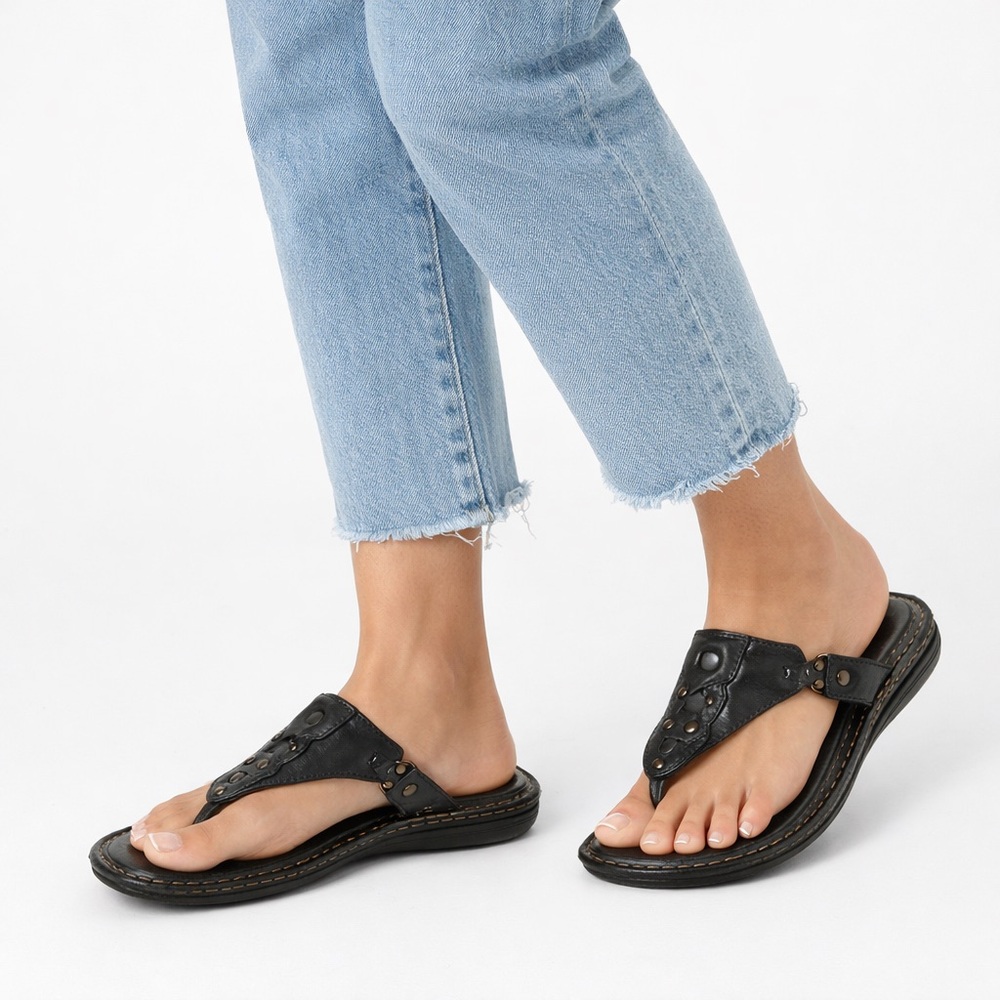 Born Slip On Black Leather Thong Sandals Women’s Size 6